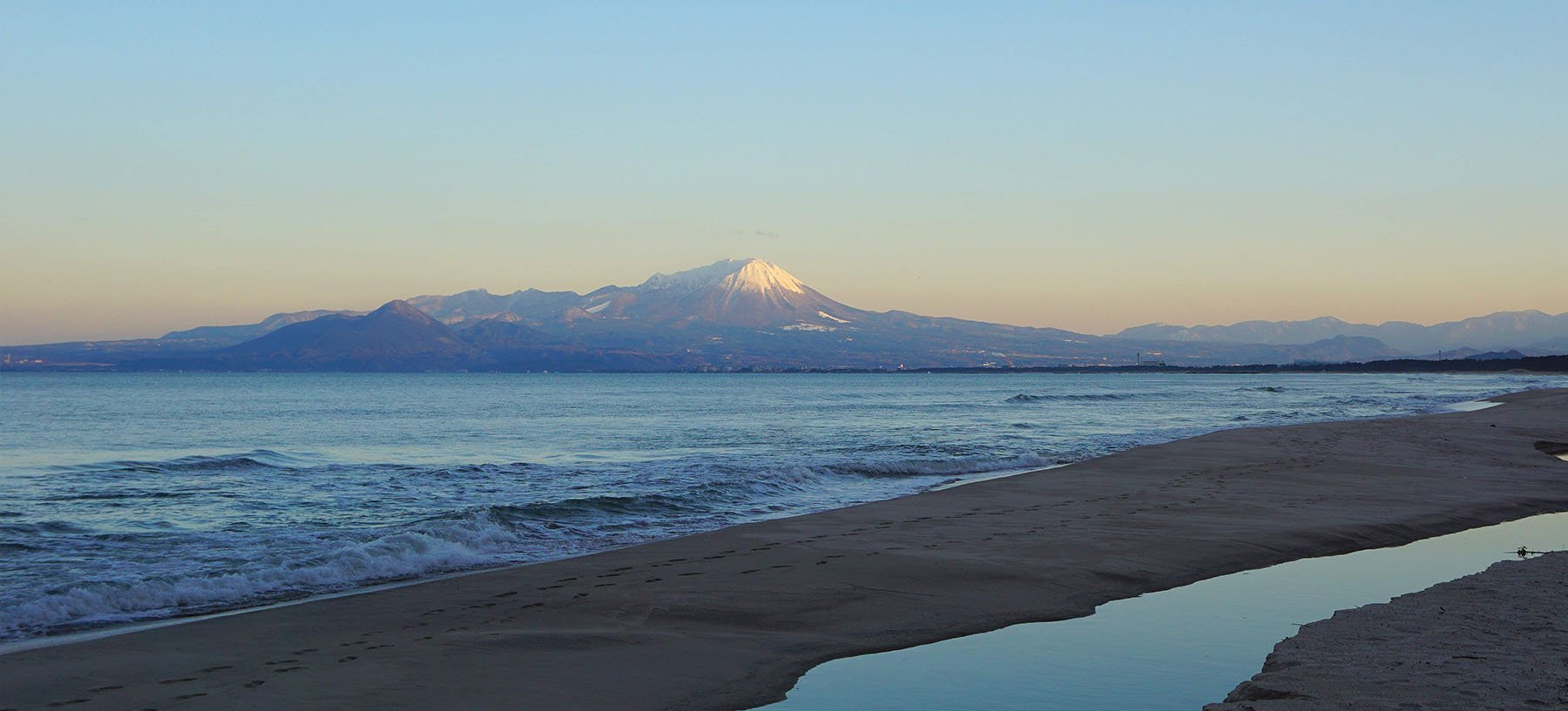 弓ヶ浜から臨む大山
